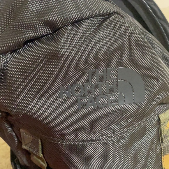 North Face Lineage Pack 20L Backpack Aspha… - Picture 13 of 13
